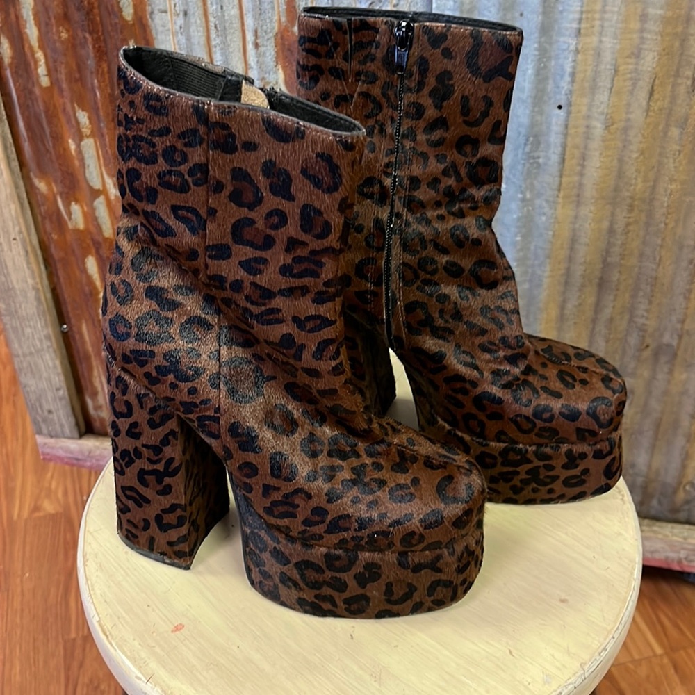 Jeffrey Campbell Cheetah Print Size 7M Platform Boots